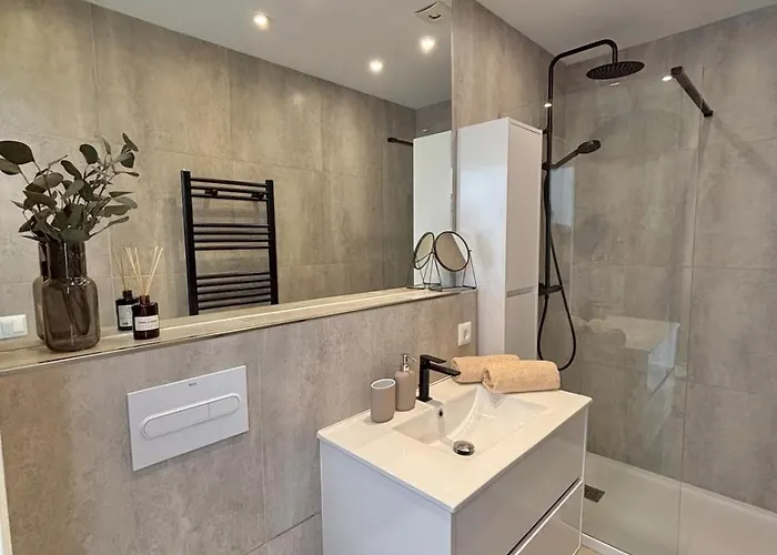 Apartment New With Sea View, Big Terrace & Pools *