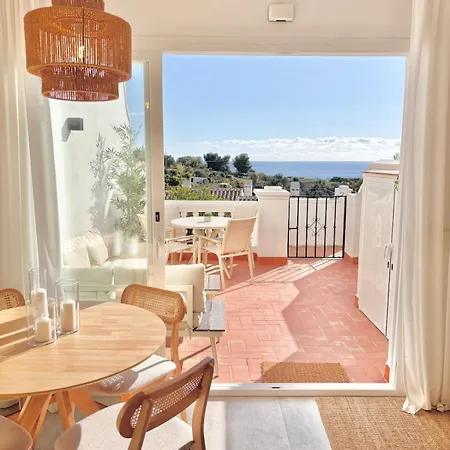 New With Sea View, Big Terrace & Pools Apartment Nerja