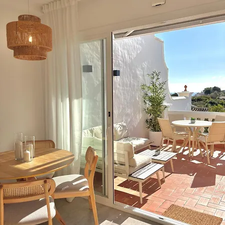 Daire New With Sea View, Big Terrace & Pools