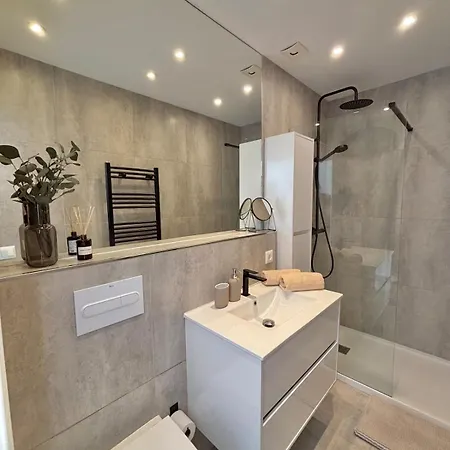 Apartamento New With Sea View, Big Terrace & Pools *