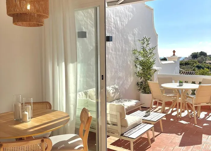 Apartment New With Sea View, Big Terrace & Pools