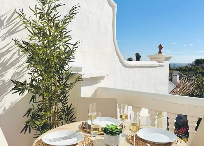 New With Sea View, Big Terrace & Pools דירה