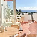 New With Sea View, Big Terrace & Pools شقة