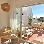 شقة New With Sea View, Big Terrace & Pools