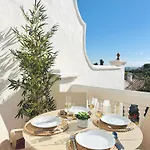 New With Sea View, Big Terrace & Pools شقة