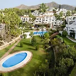 New With Sea View, Big Terrace & Pools نيرخا