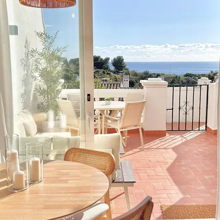 New With Sea View, Big Terrace & Pools Апартаменты